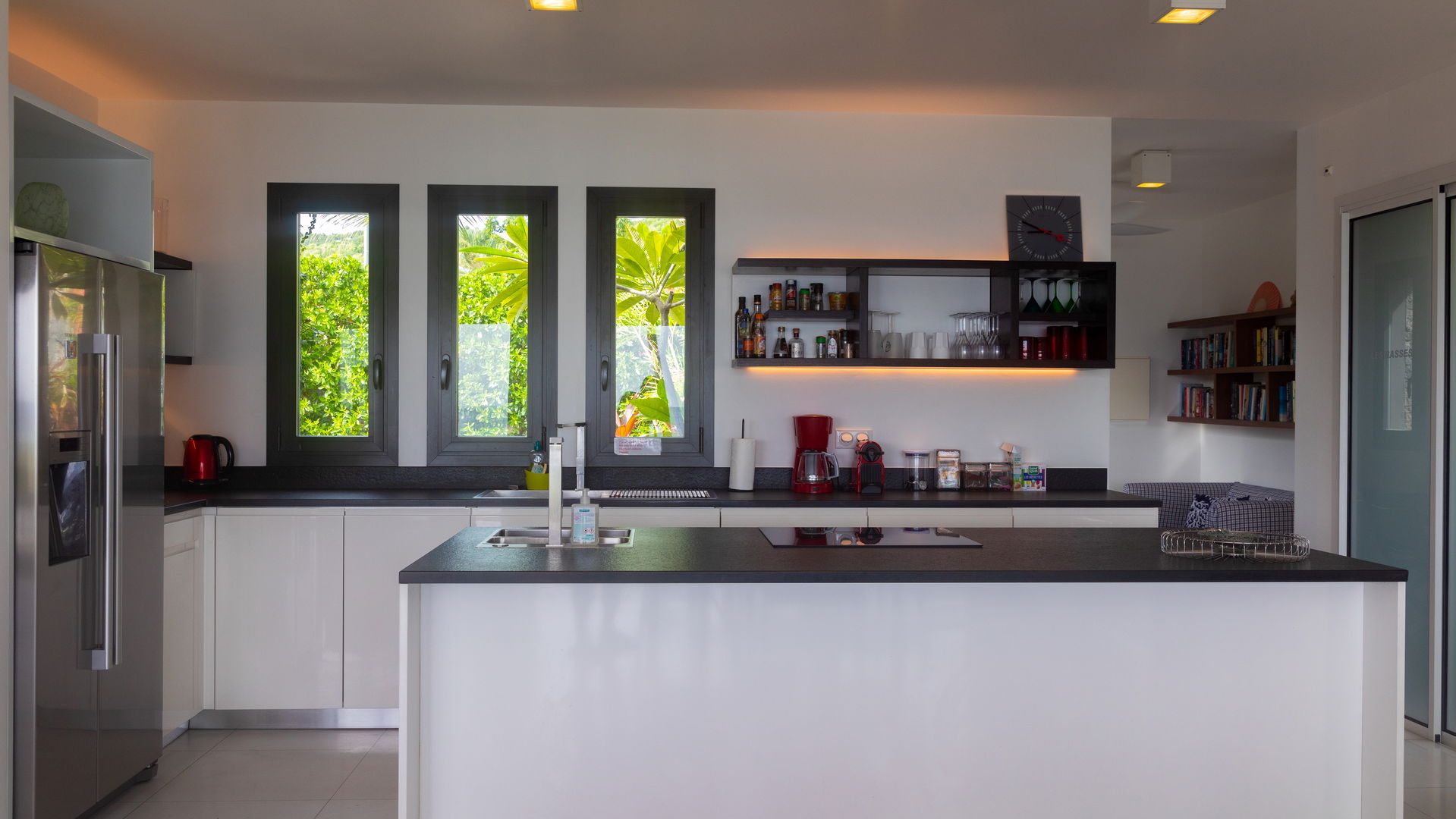 KITCHEN & DINING AREA