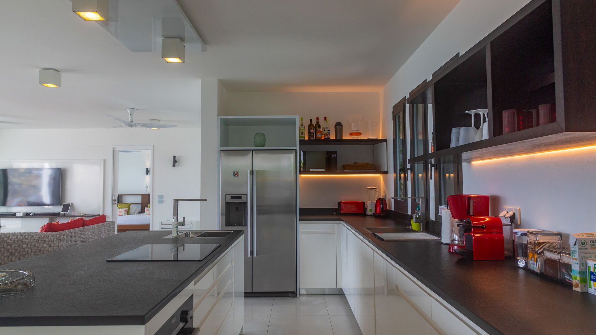 KITCHEN & DINING AREA