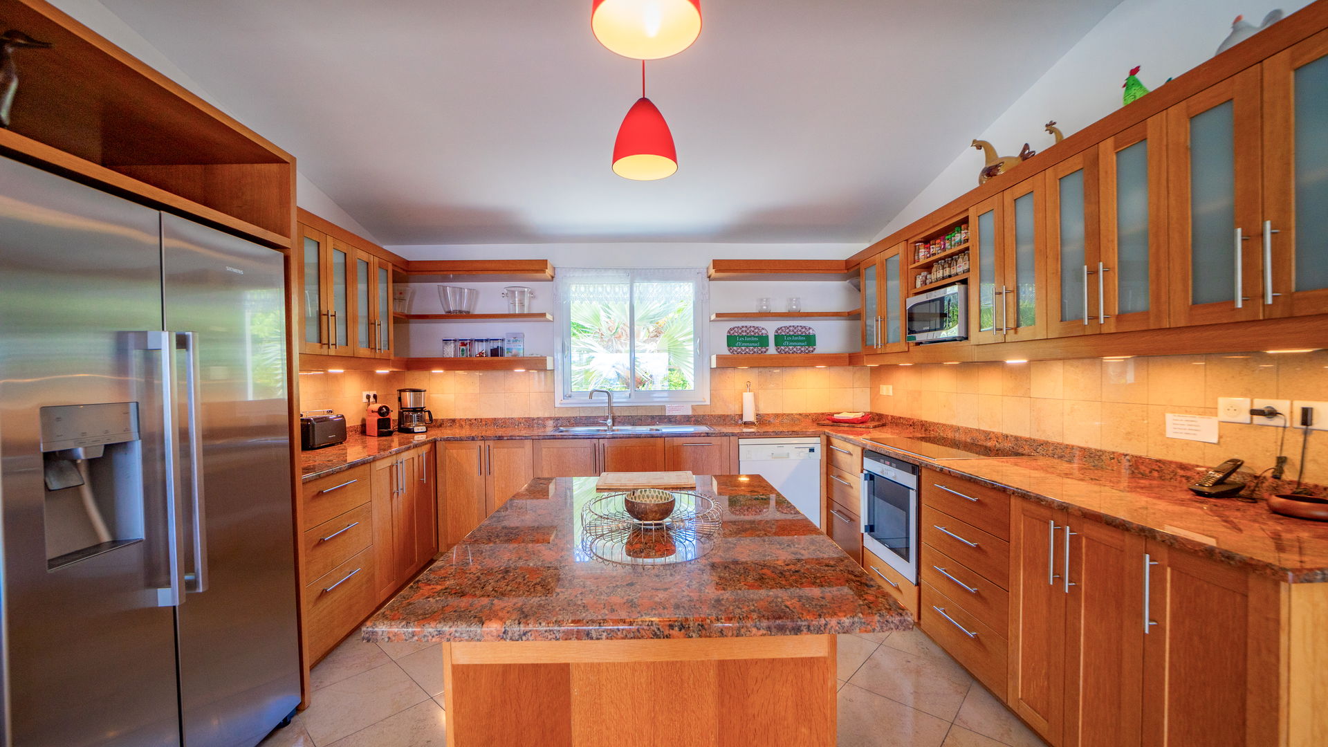 KITCHEN & DINING AREA