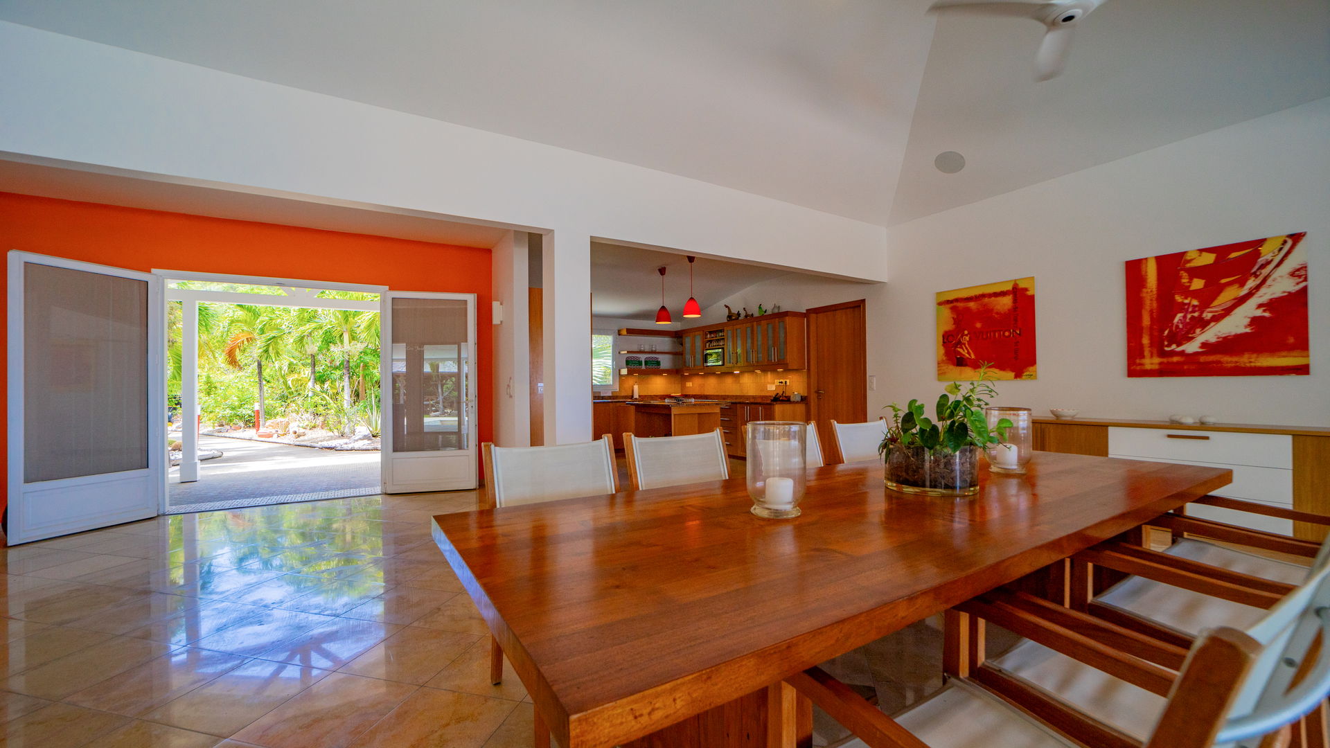 KITCHEN & DINING AREA