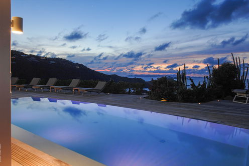 VILLA INNA BY NIGHT 2
