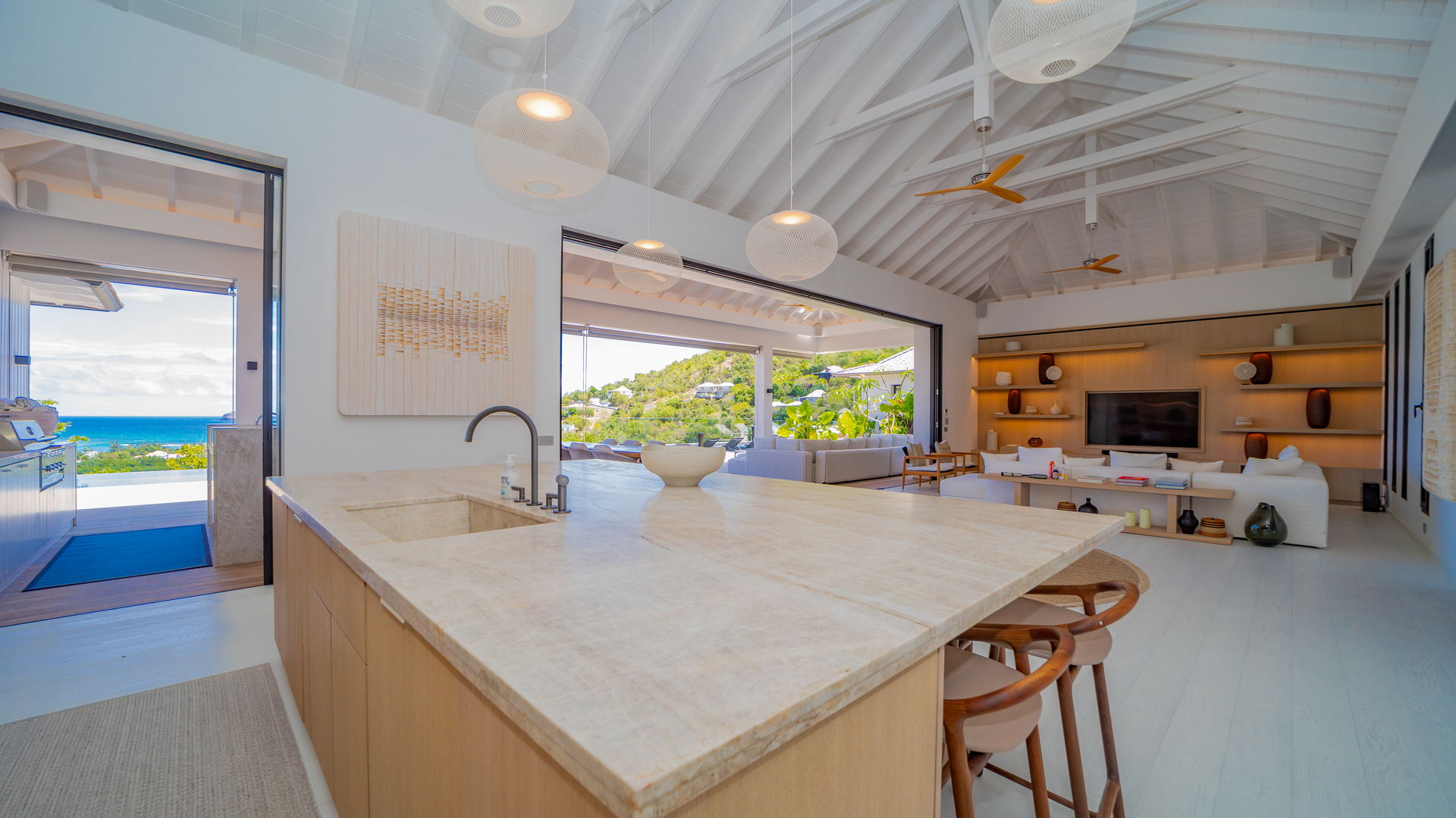 KITCHEN & DINING AREA