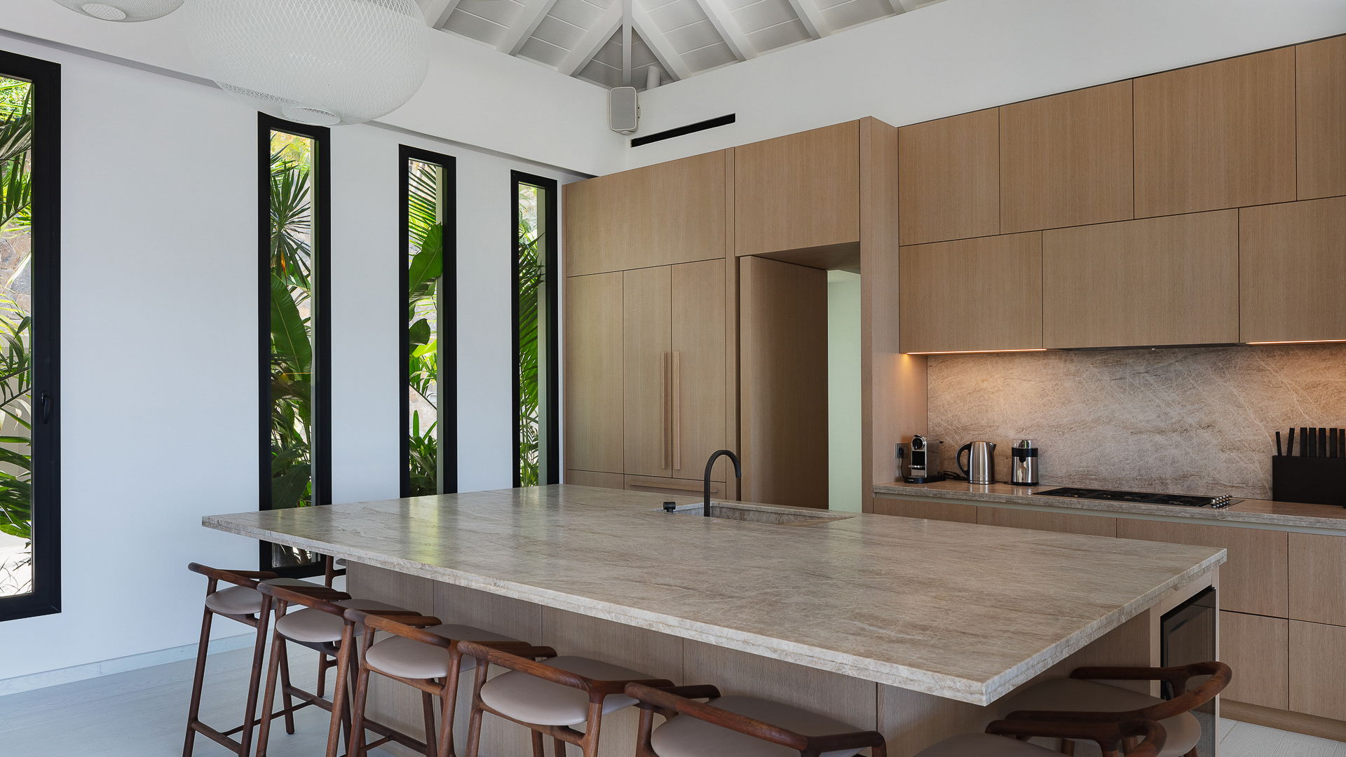 KITCHEN & DINING AREA