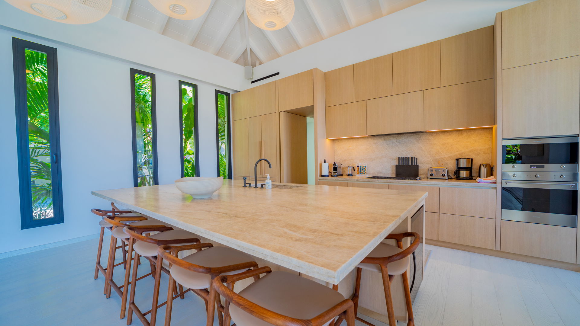 KITCHEN & DINING AREA