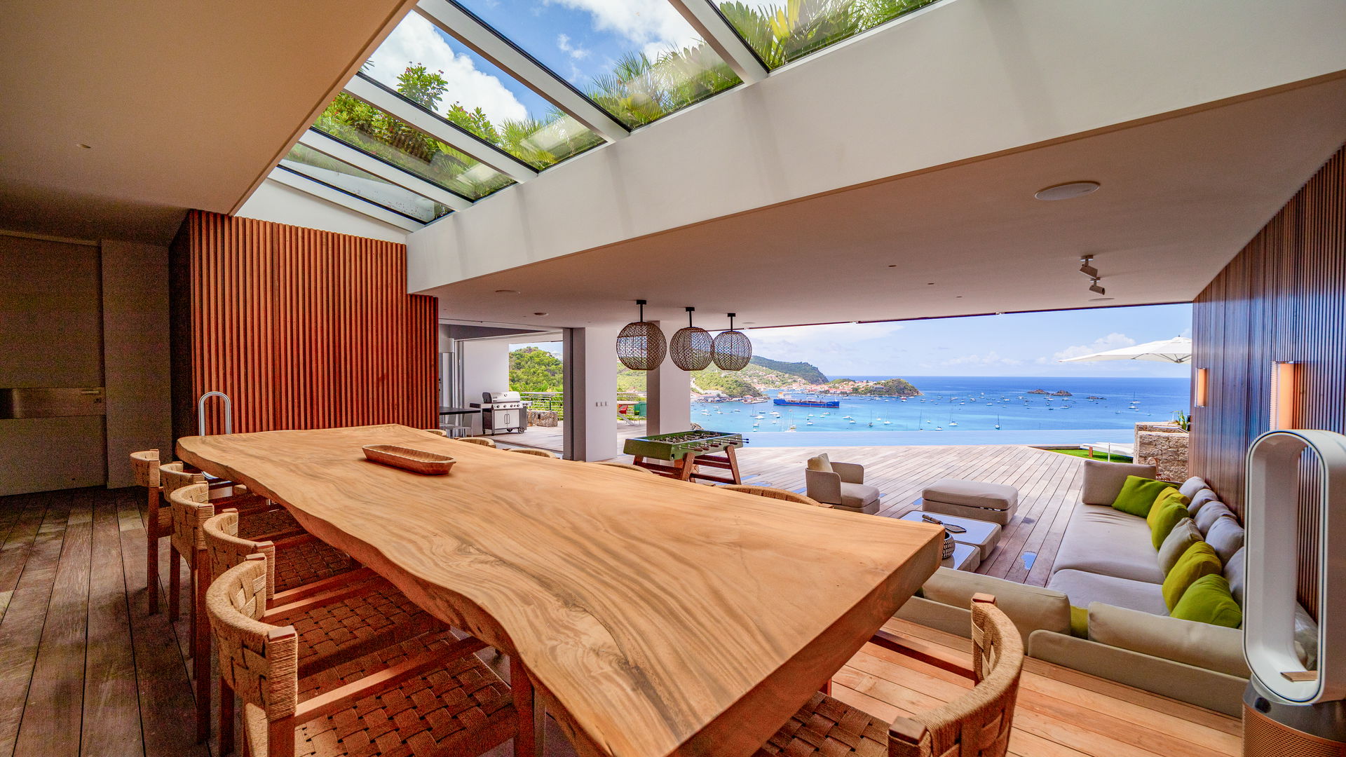 KITCHEN & DINING AREA