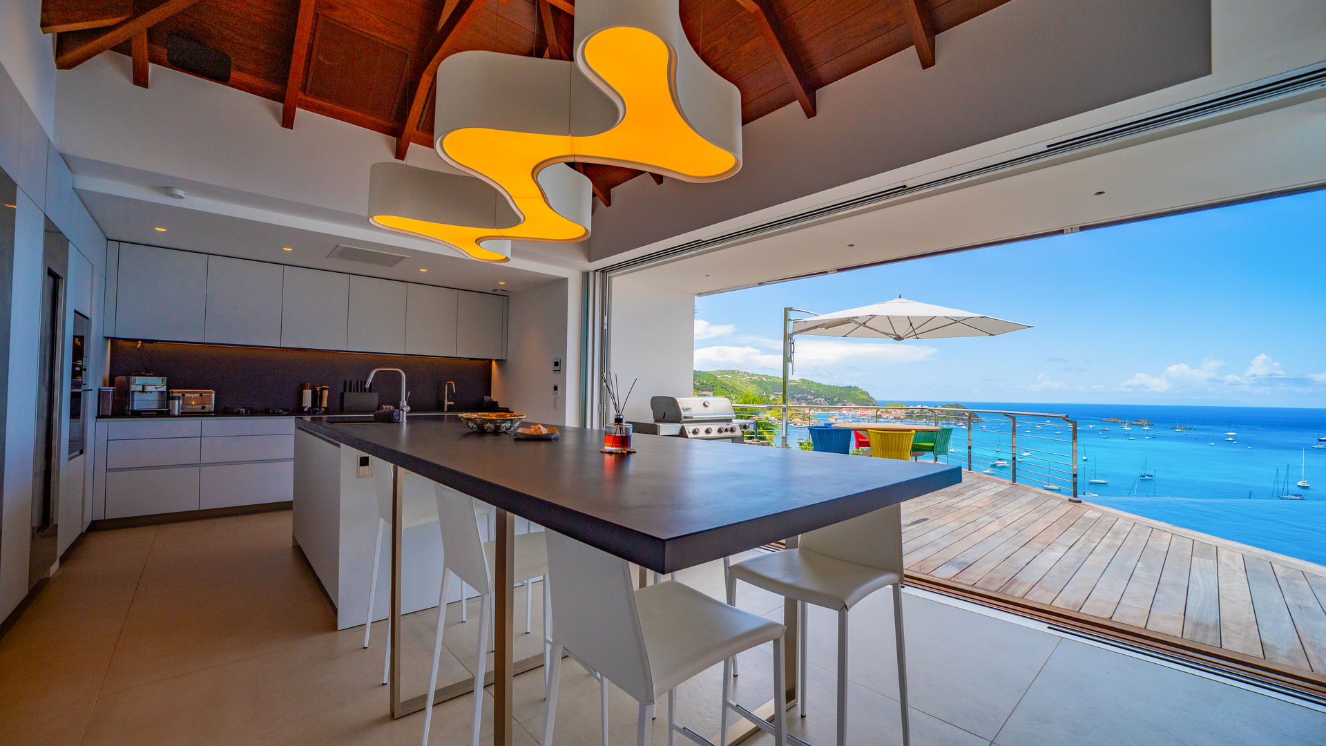 KITCHEN & DINING AREA