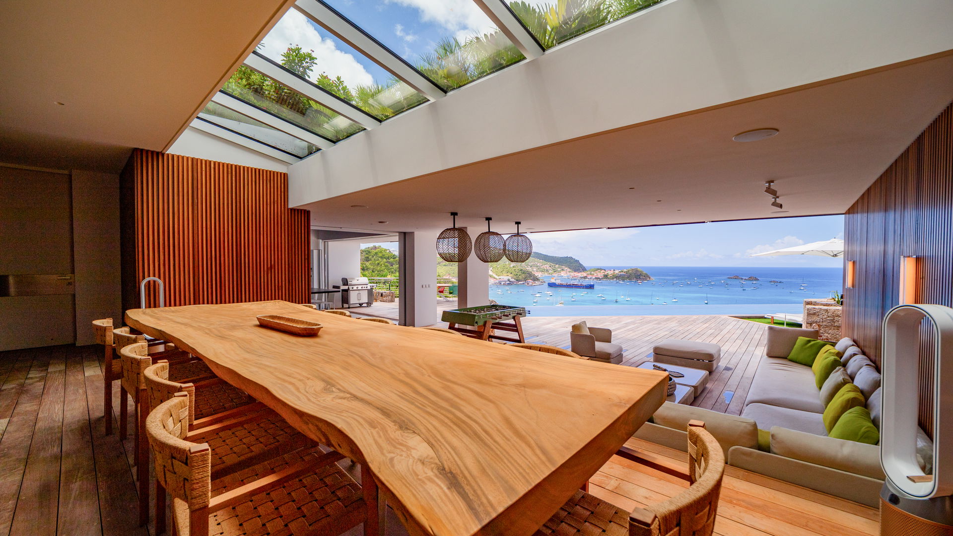 KITCHEN & DINING AREA