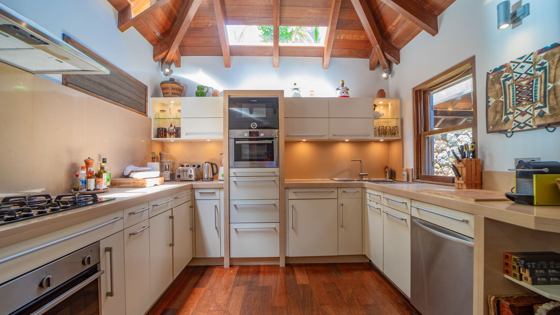 KITCHEN & DINING AREA