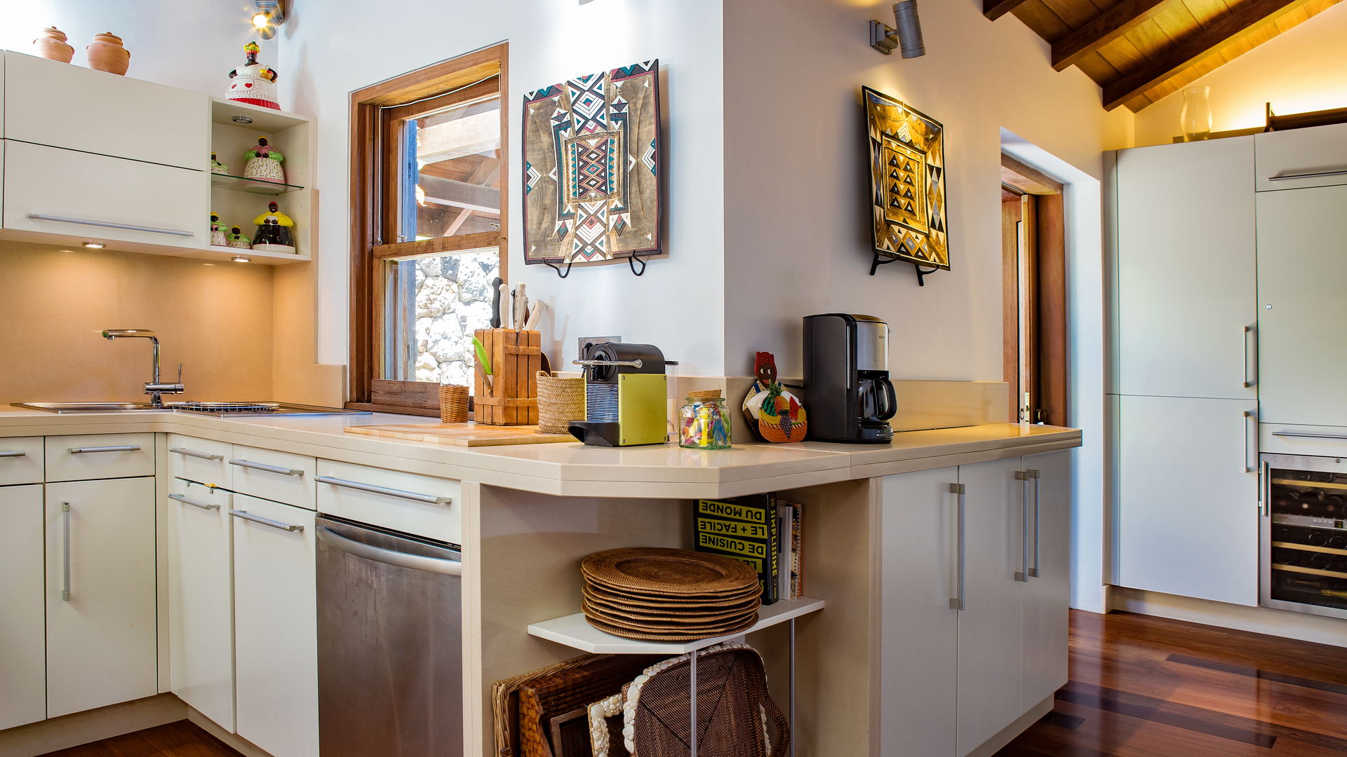 KITCHEN & DINING AREA