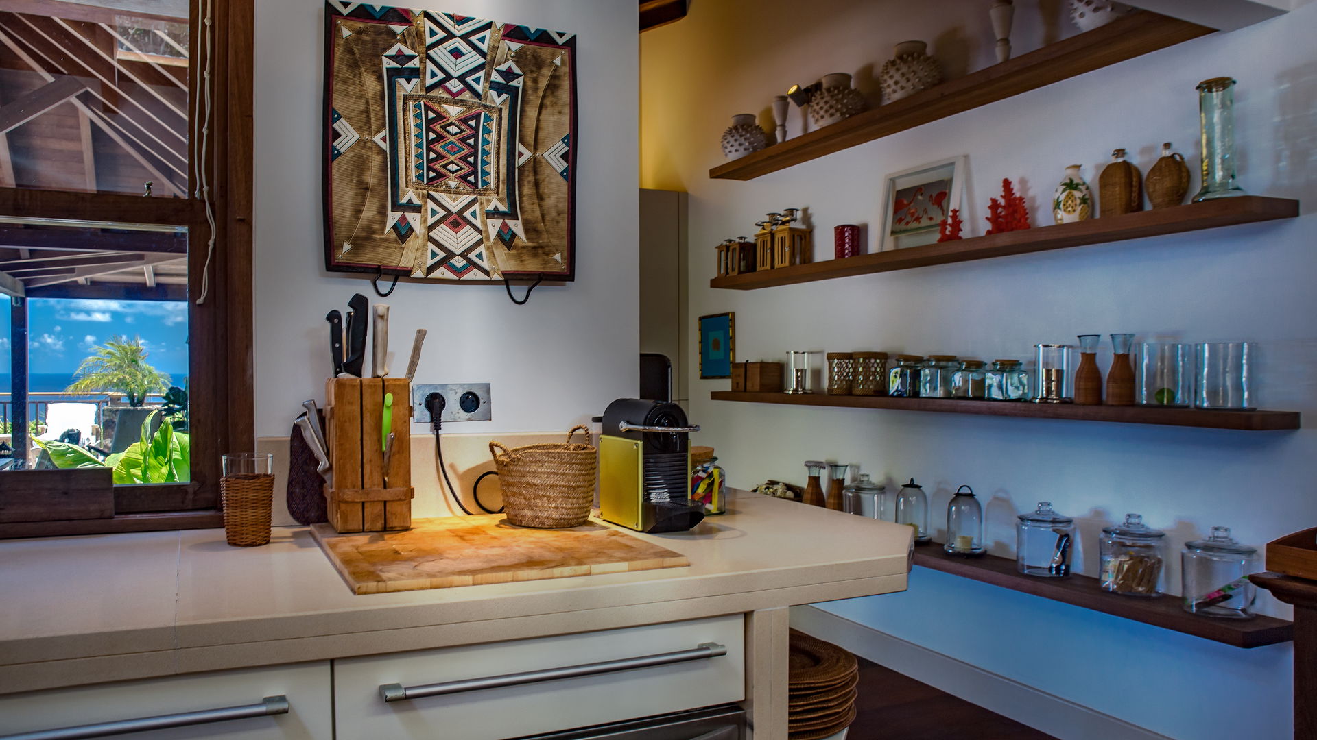 KITCHEN & DINING AREA