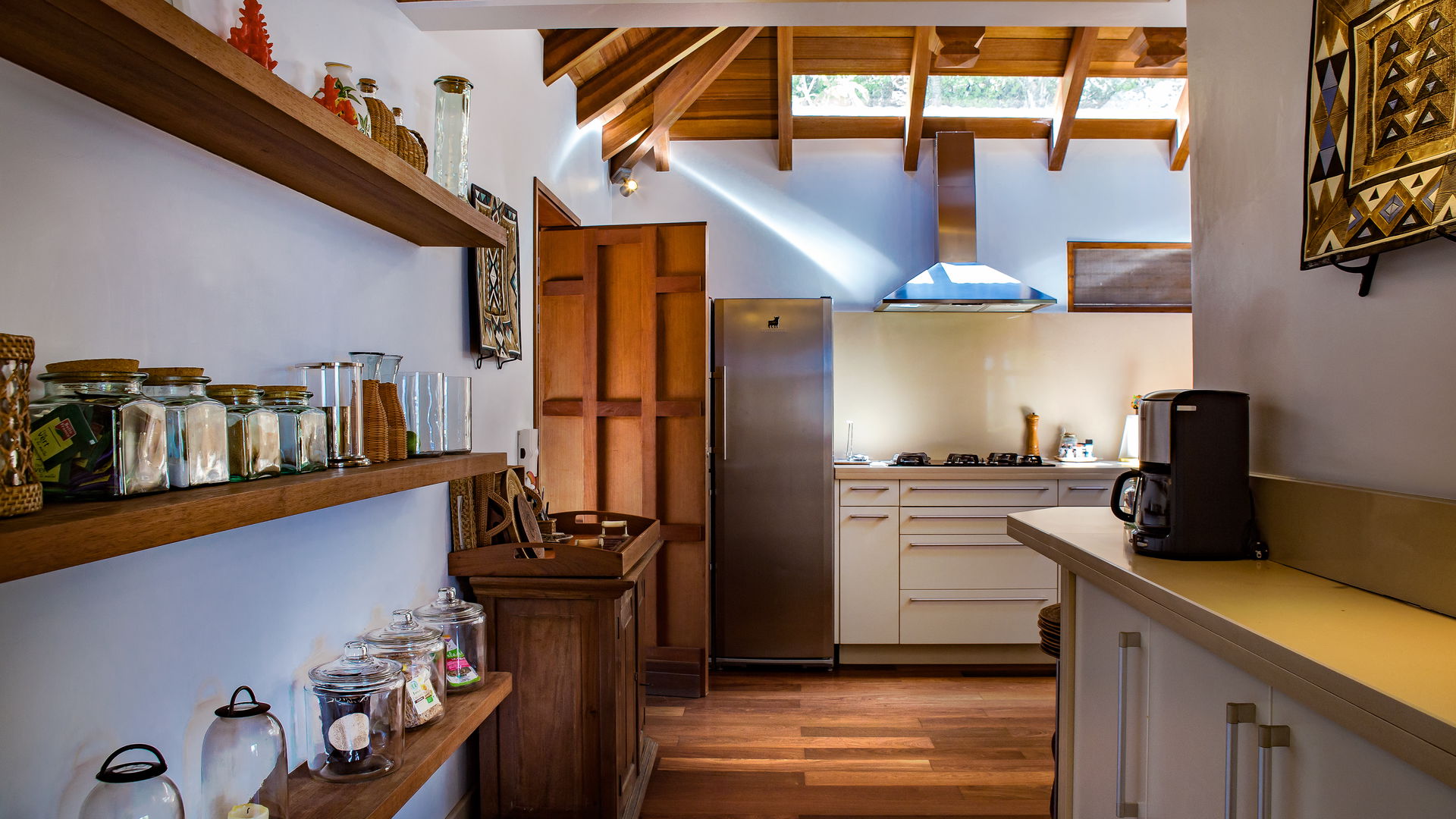 KITCHEN & DINING AREA