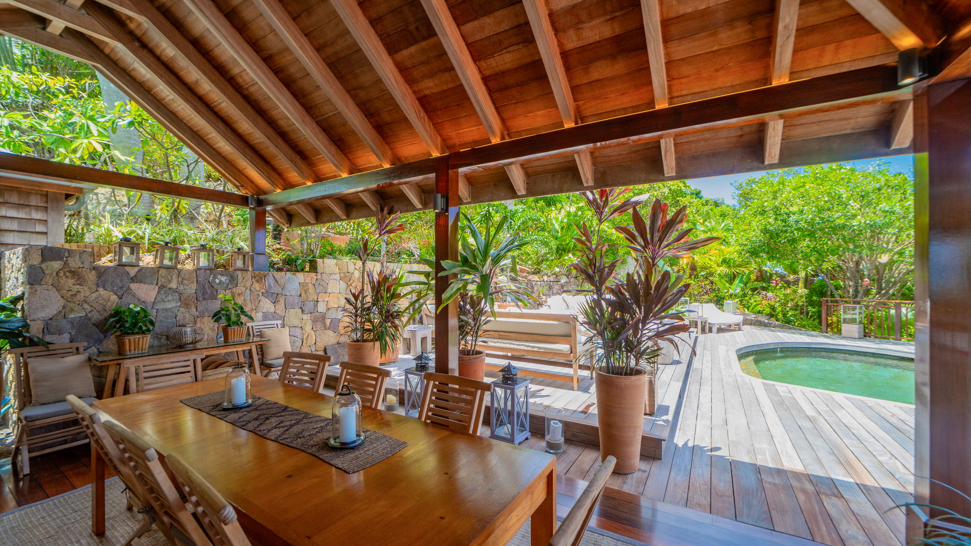 KITCHEN & DINING AREA