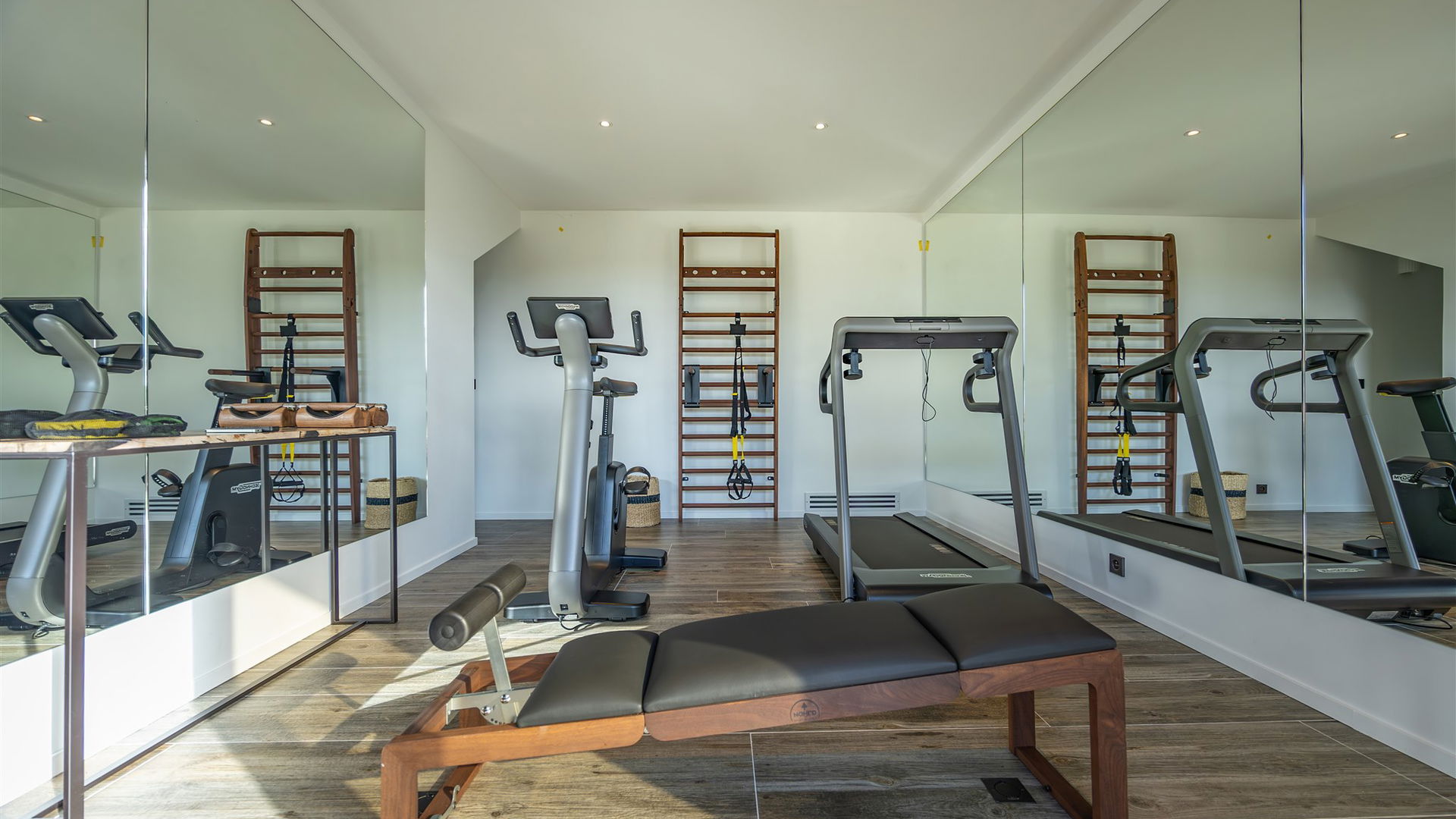 FITNESS ROOM