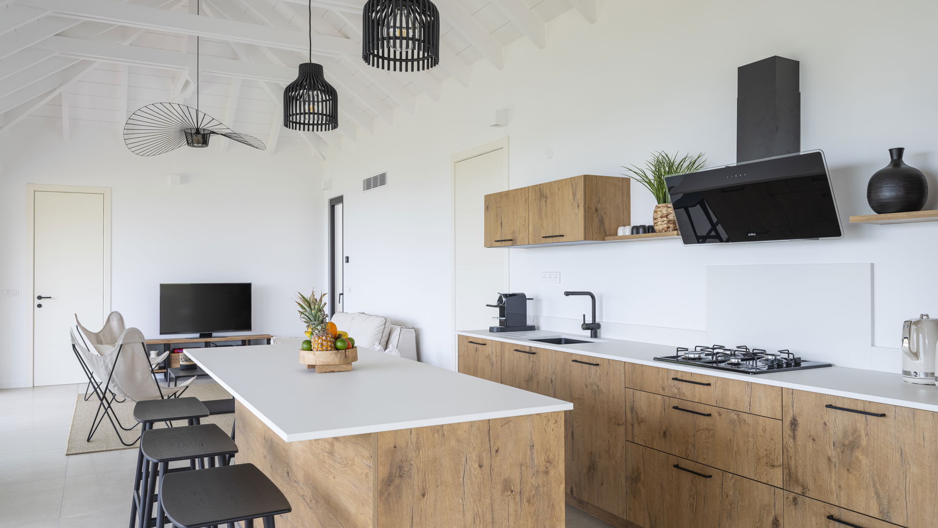 KITCHEN & DINING AREA