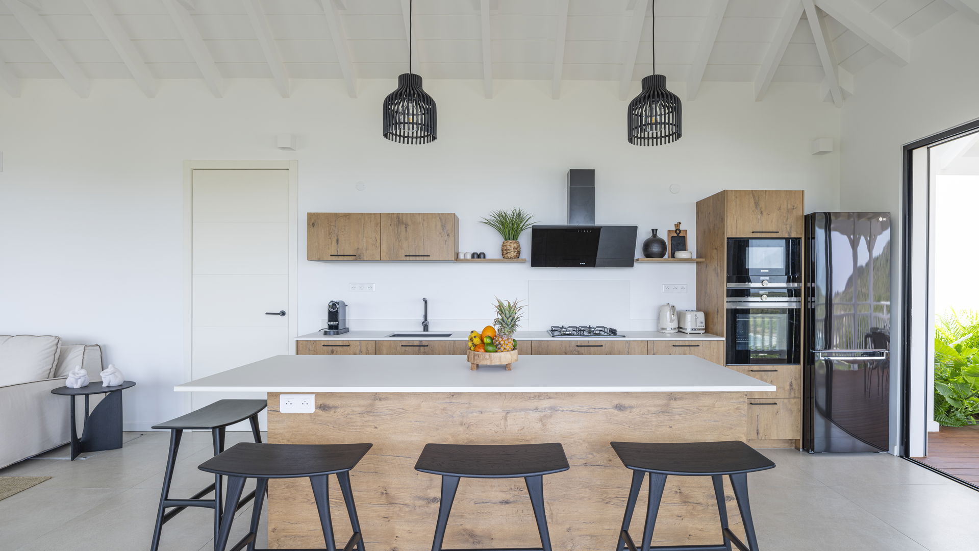 KITCHEN & DINING AREA