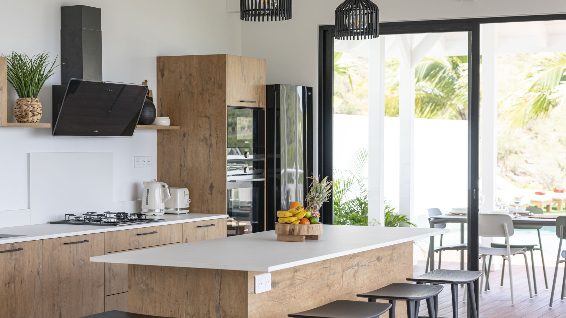 KITCHEN & DINING AREA