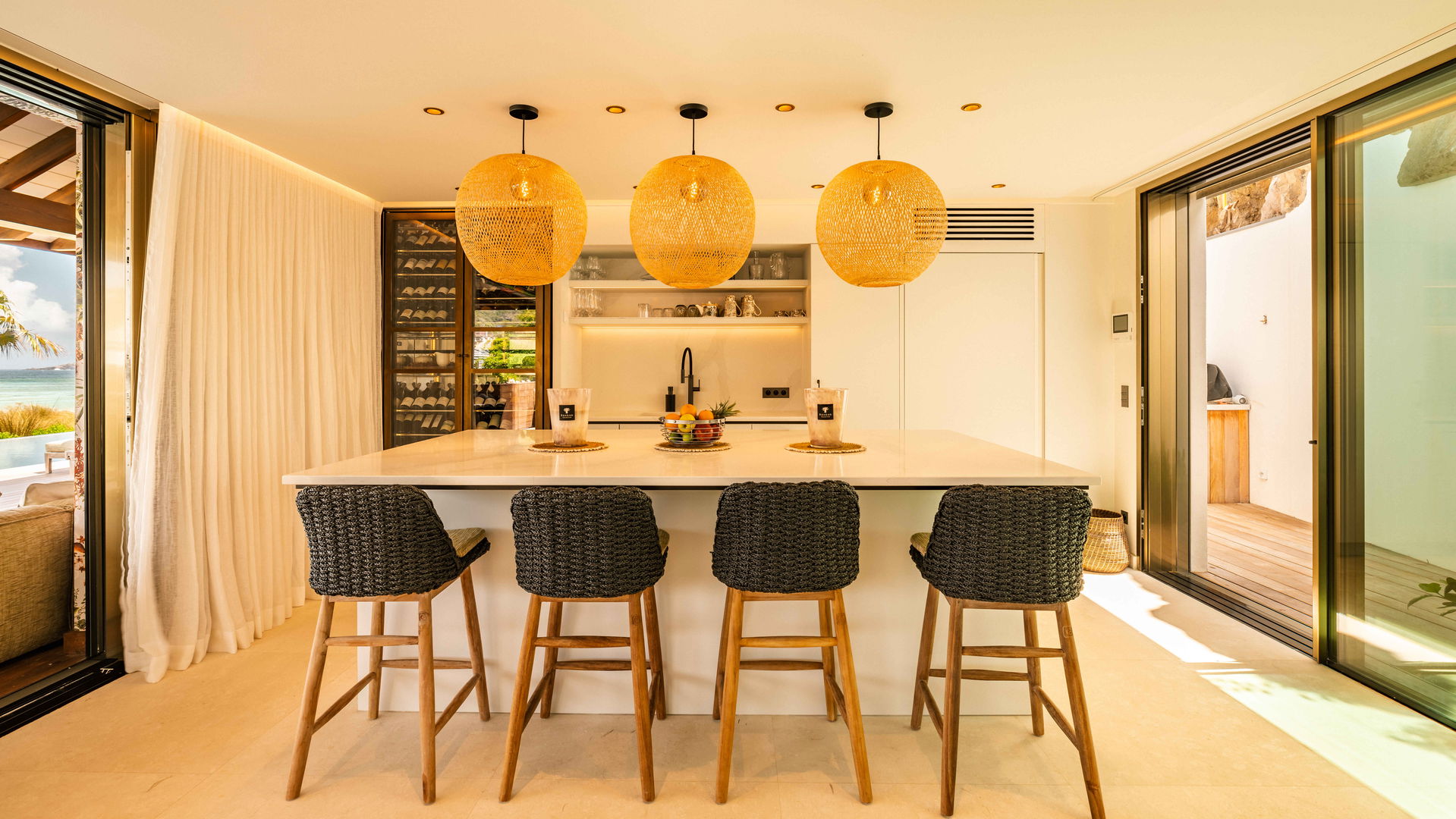 KITCHEN & DINING AREA