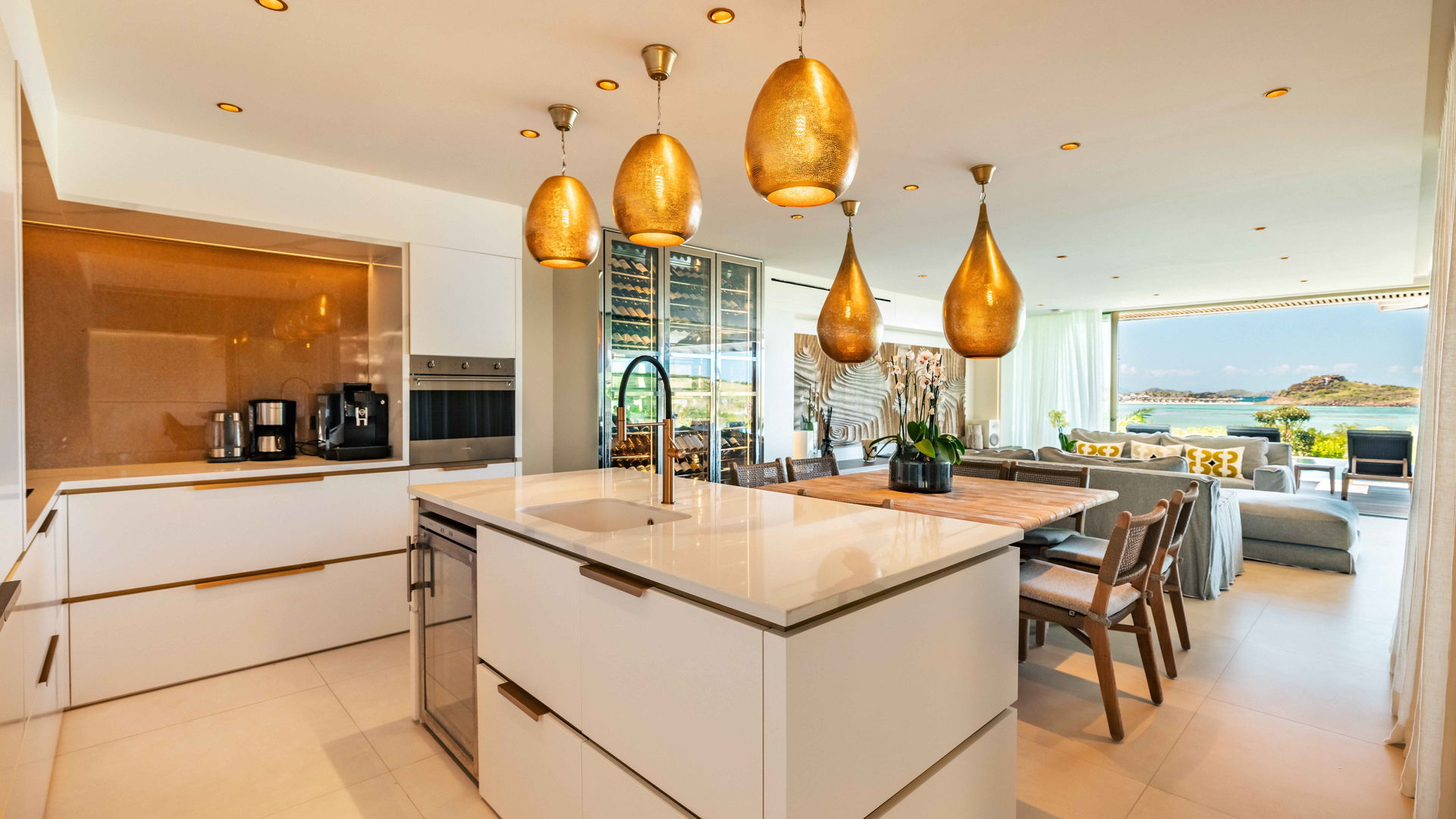 KITCHEN & DINING AREA