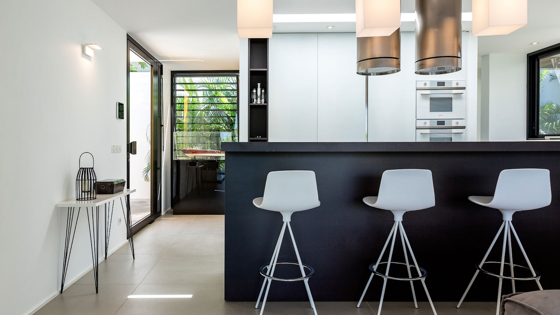 KITCHEN & DINING AREA