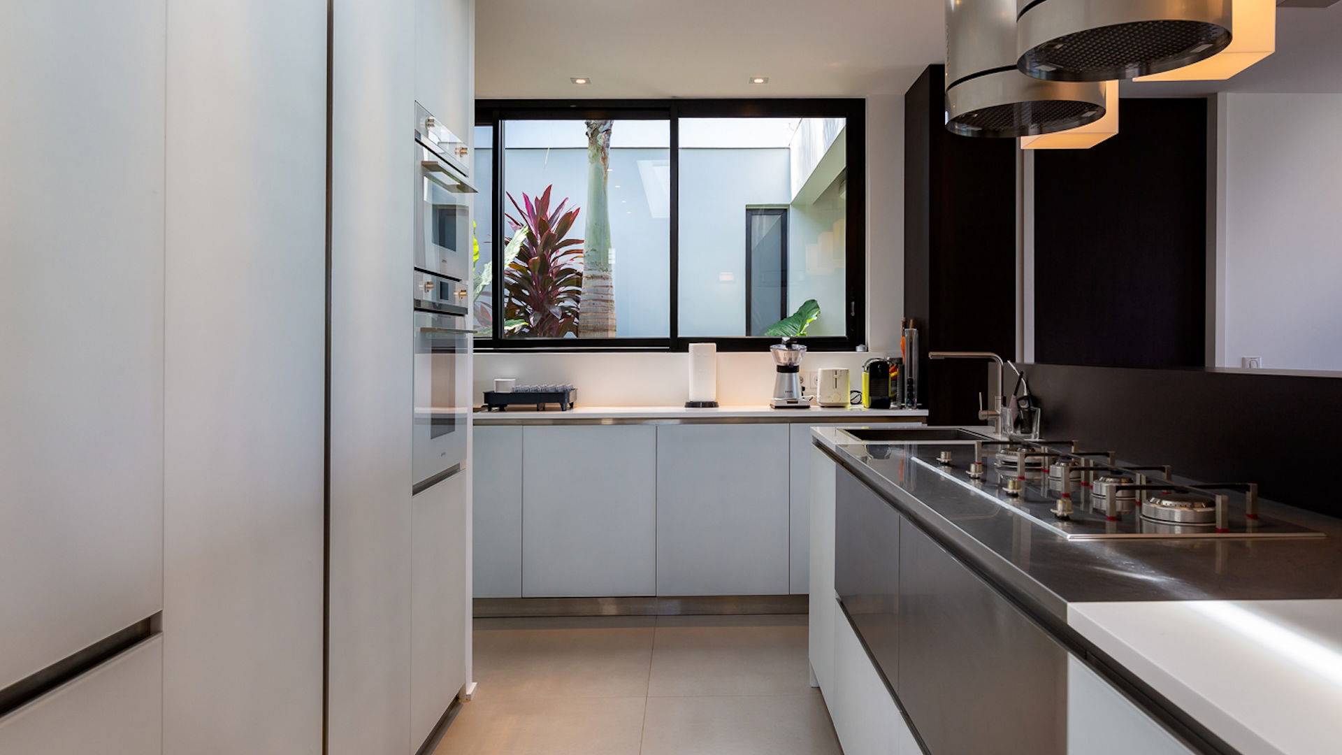 KITCHEN & DINING AREA