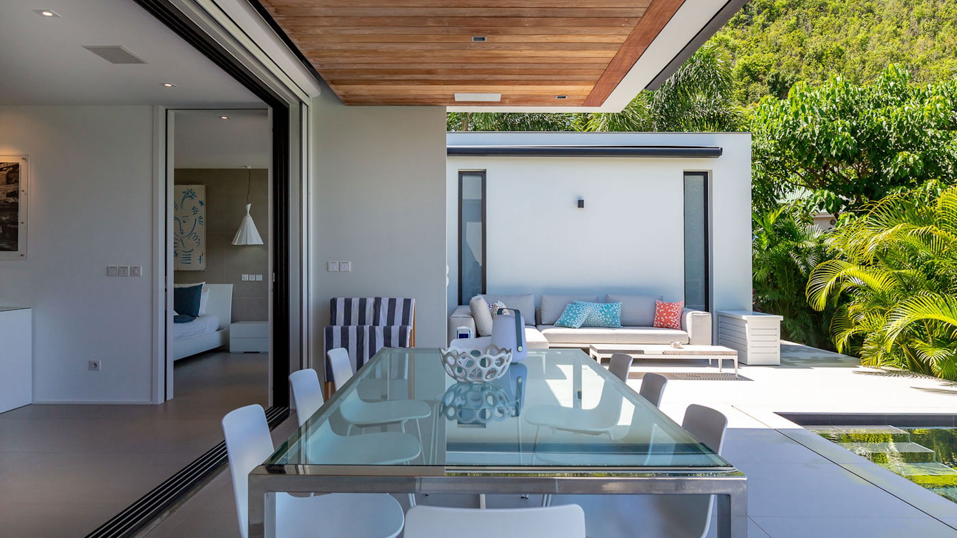 KITCHEN & DINING AREA