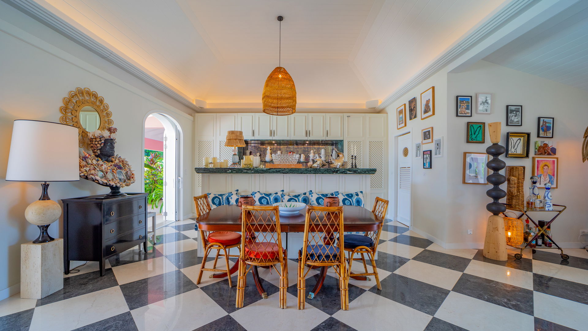 KITCHEN & DINING AREA