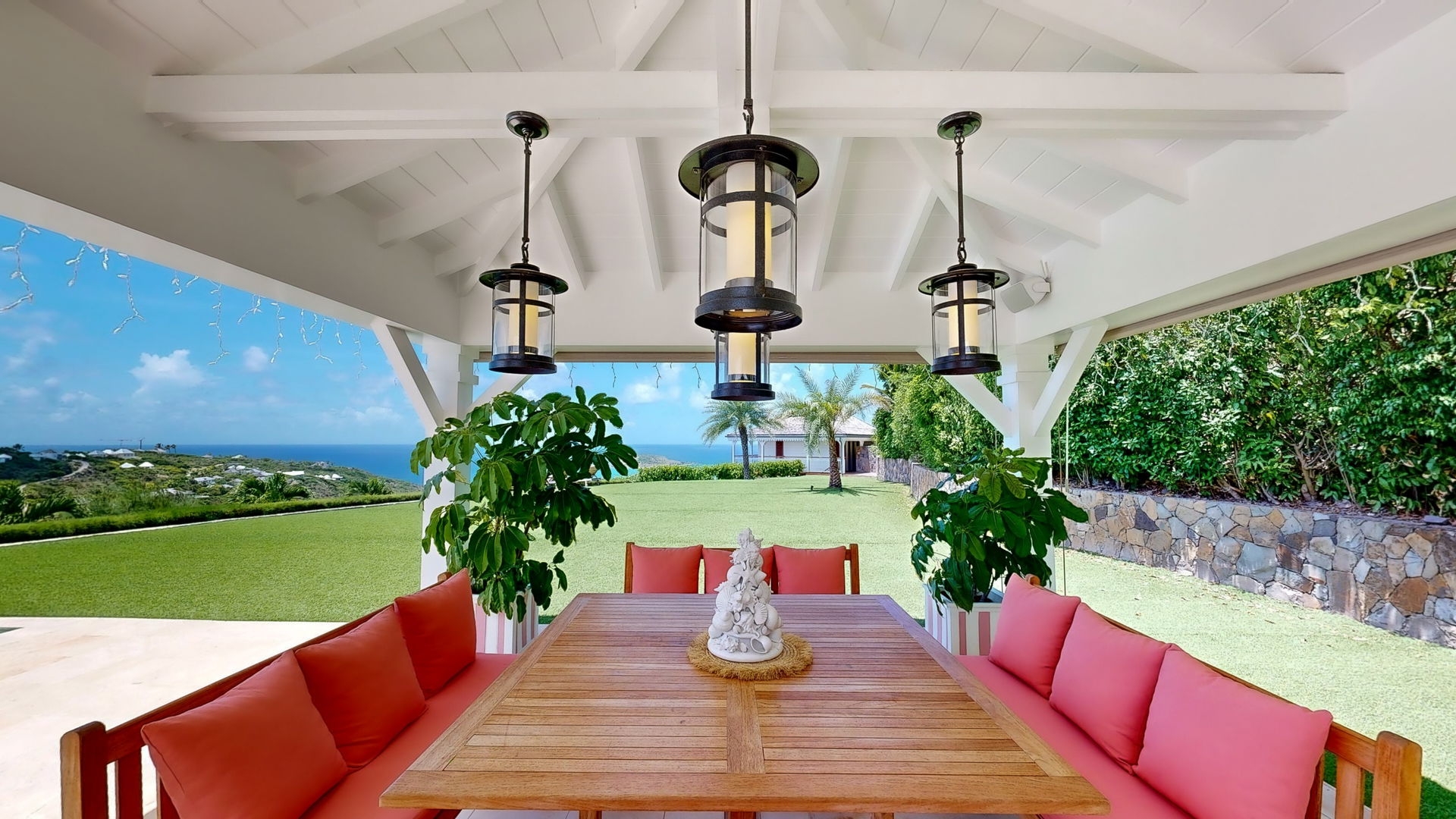 KITCHEN & DINING AREA