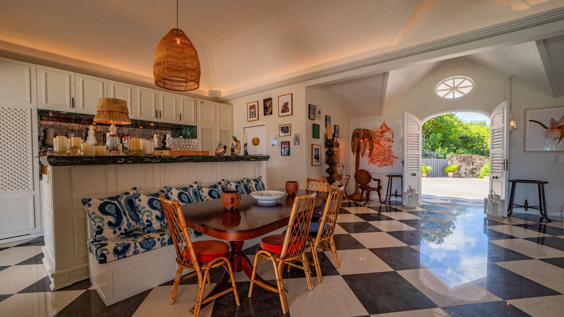 KITCHEN & DINING AREA