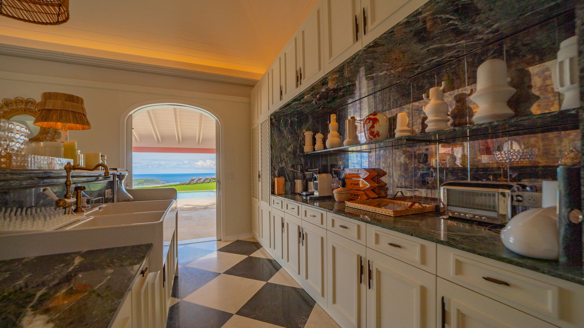 KITCHEN & DINING AREA