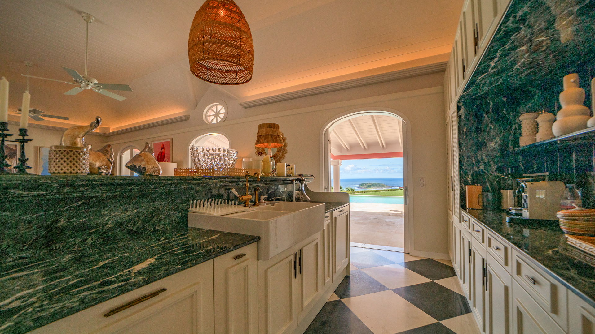 KITCHEN & DINING AREA