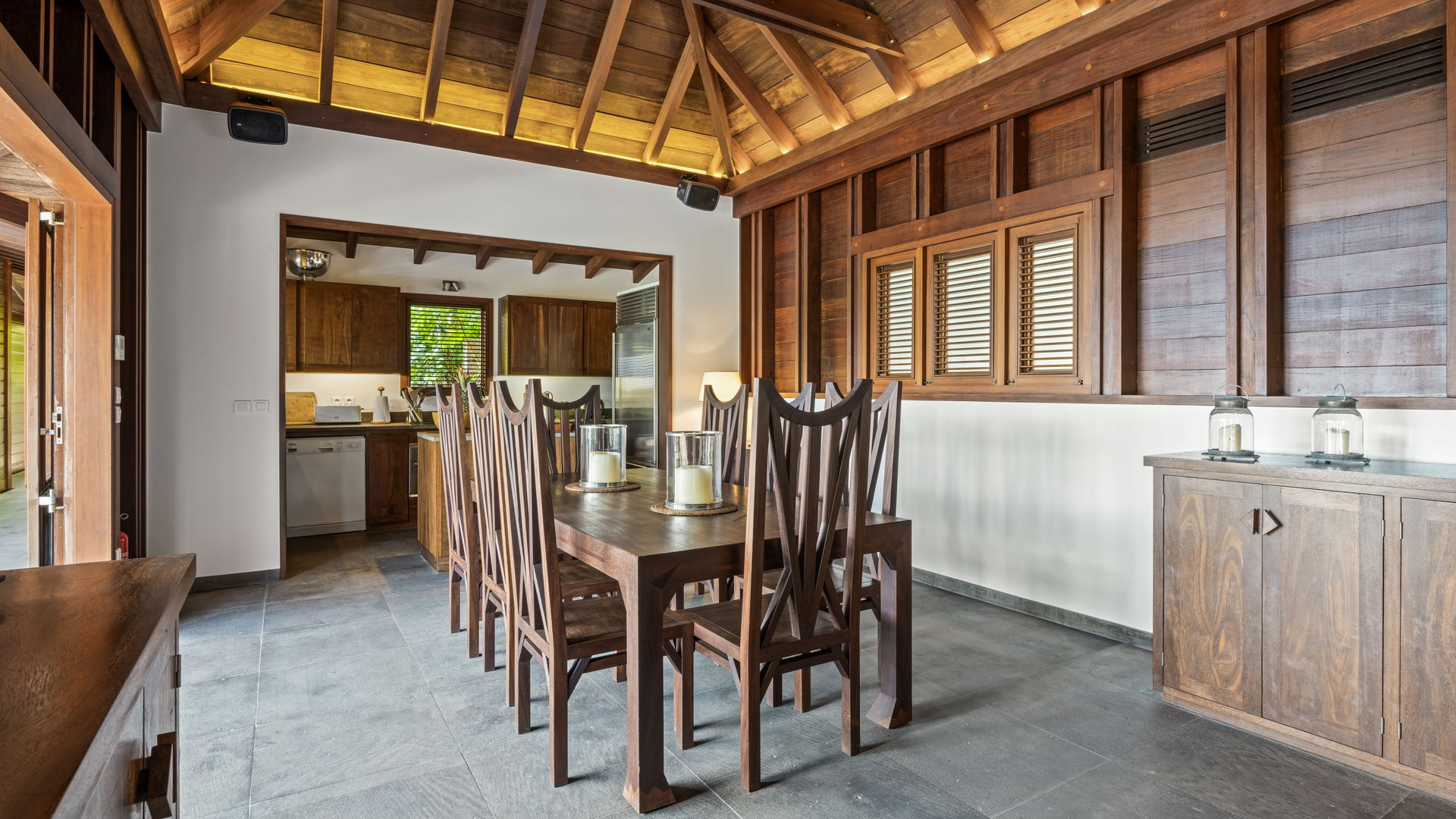 KITCHEN & DINING AREA