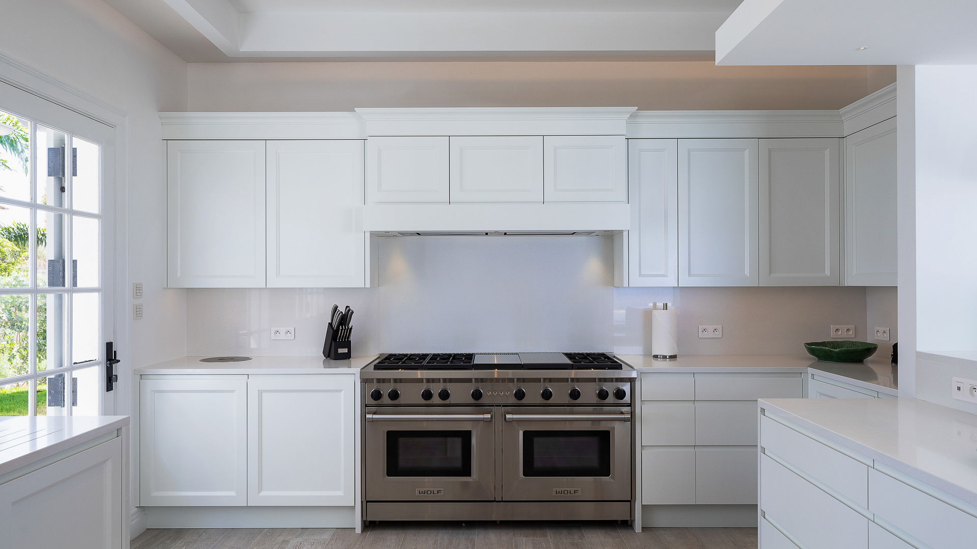 KITCHEN & DINING AREA