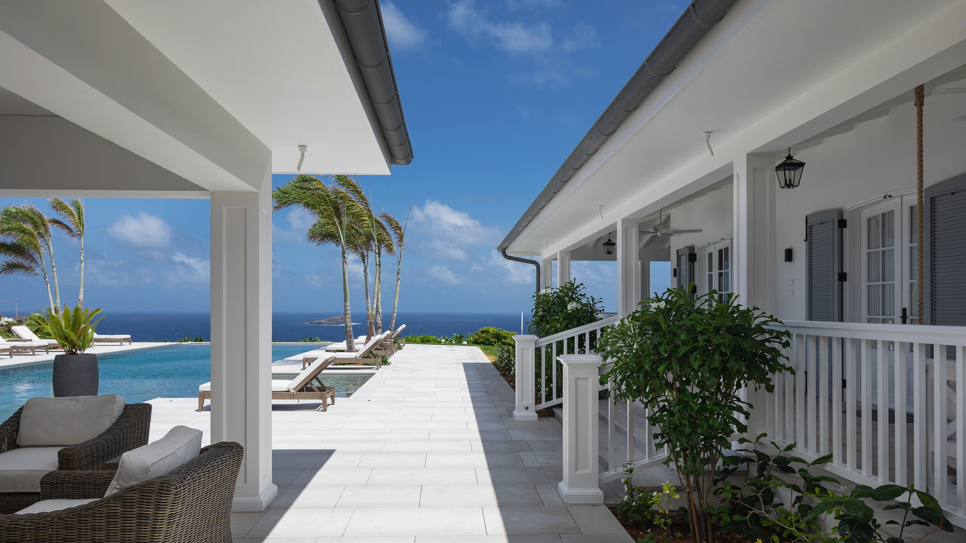 OUTDOOR LOUNGE AREA