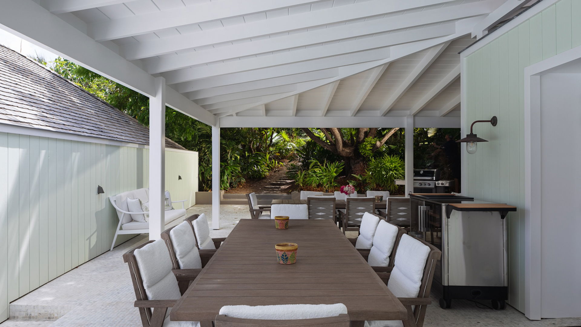 KITCHEN & DINING AREA