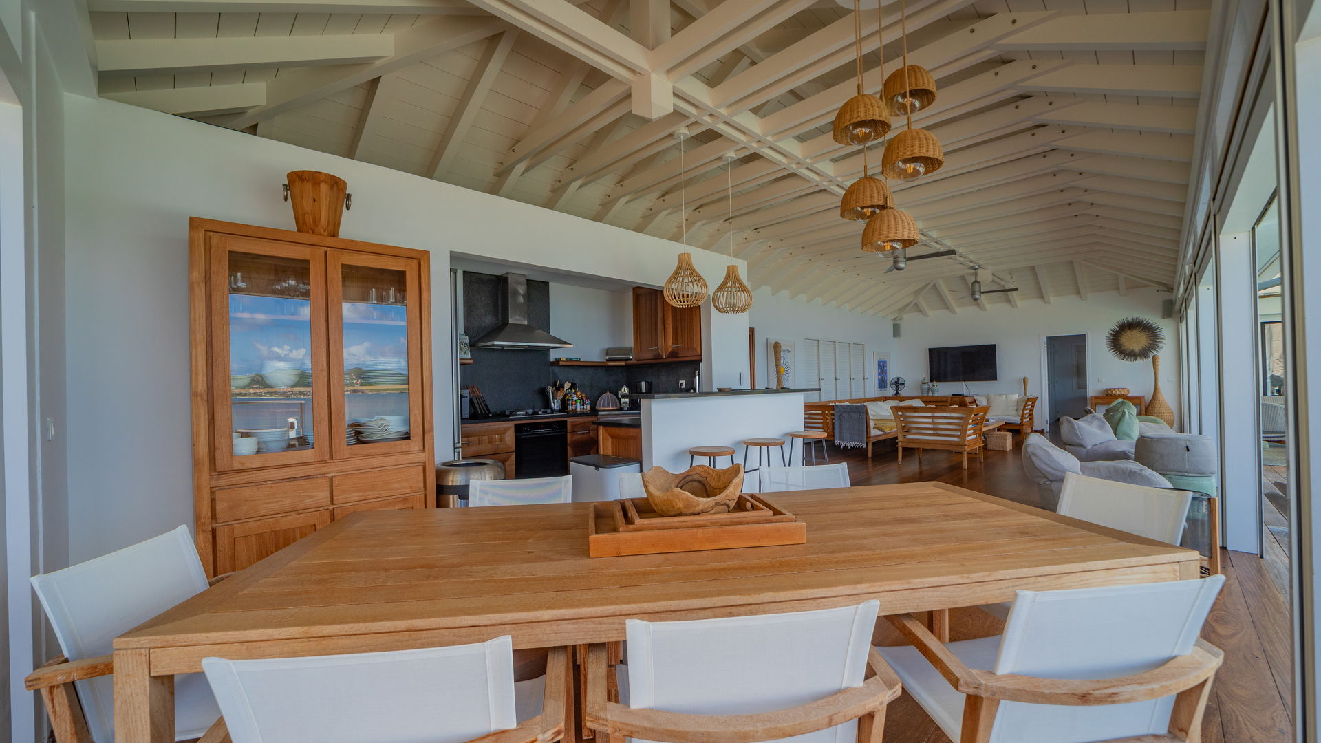 KITCHEN & DINING AREA