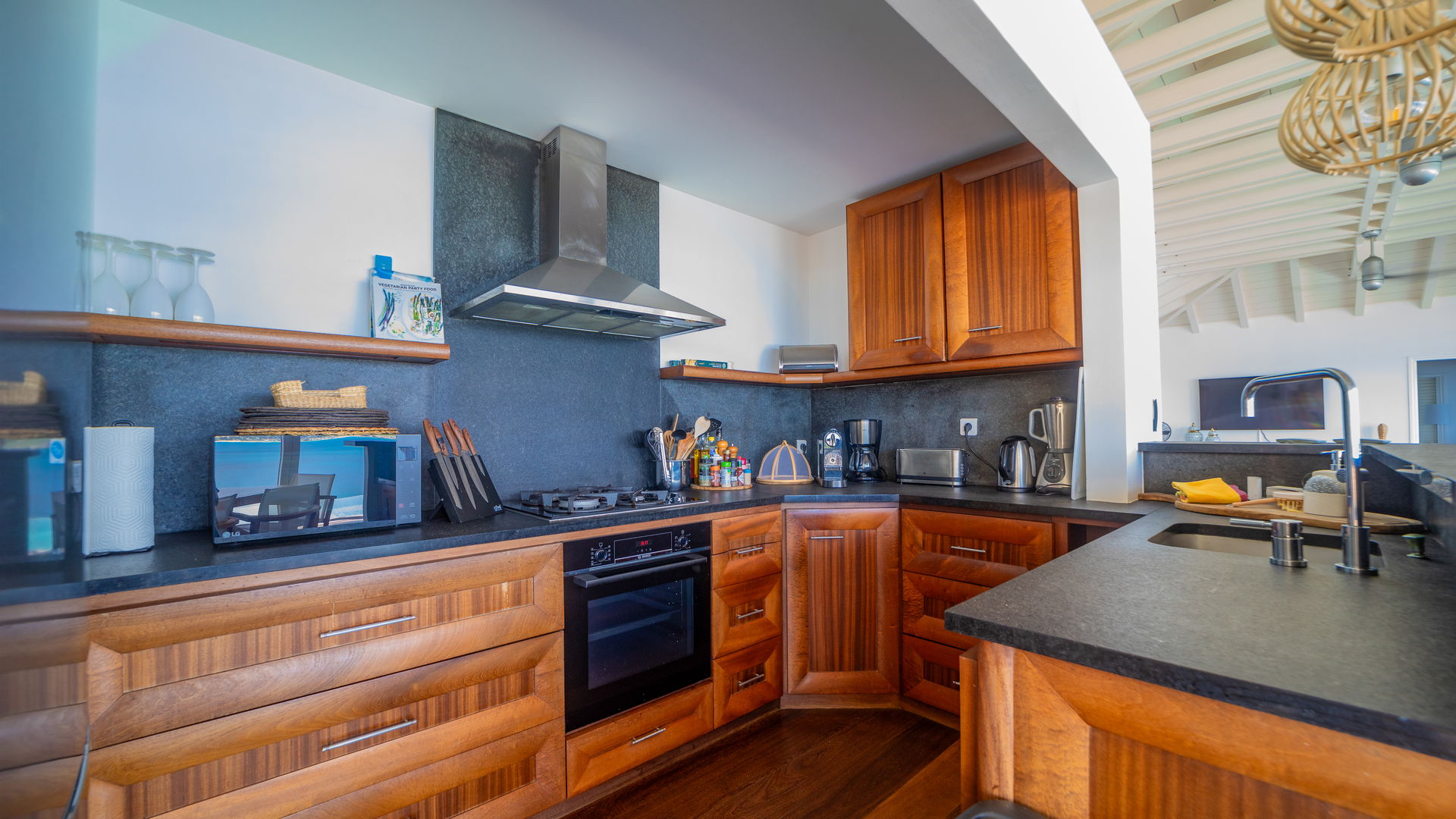 KITCHEN & DINING AREA