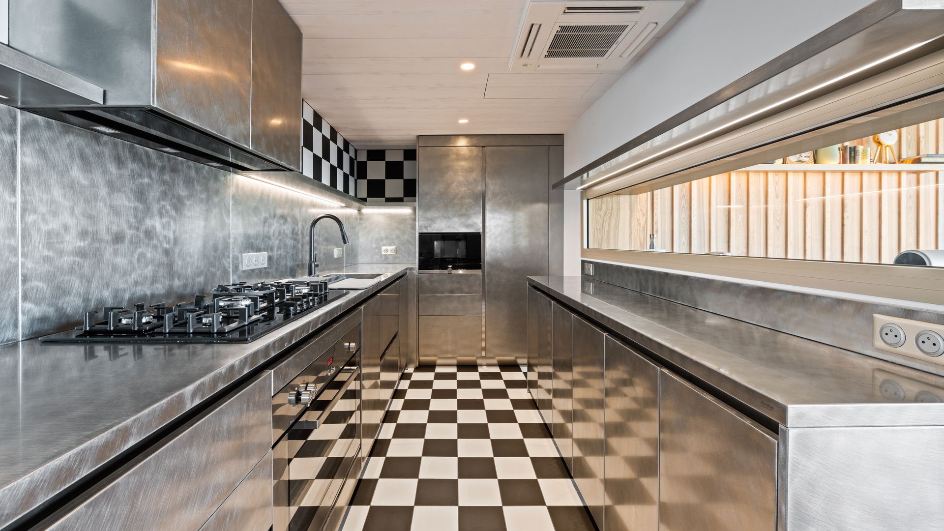 KITCHEN & DINING AREA