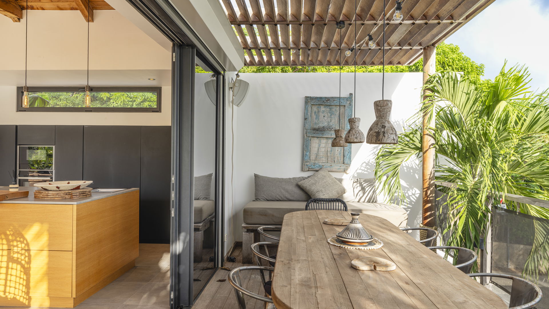 KITCHEN & DINING AREA