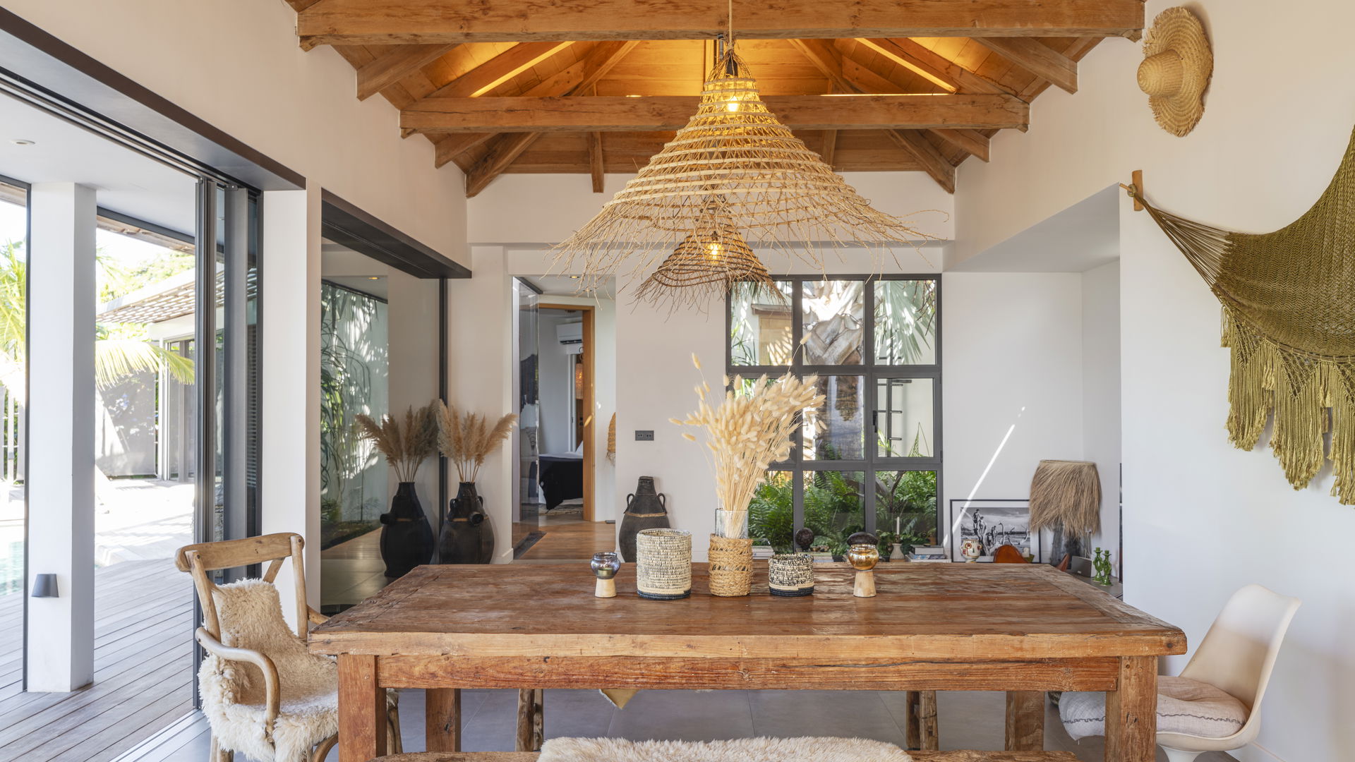 KITCHEN & DINING AREA