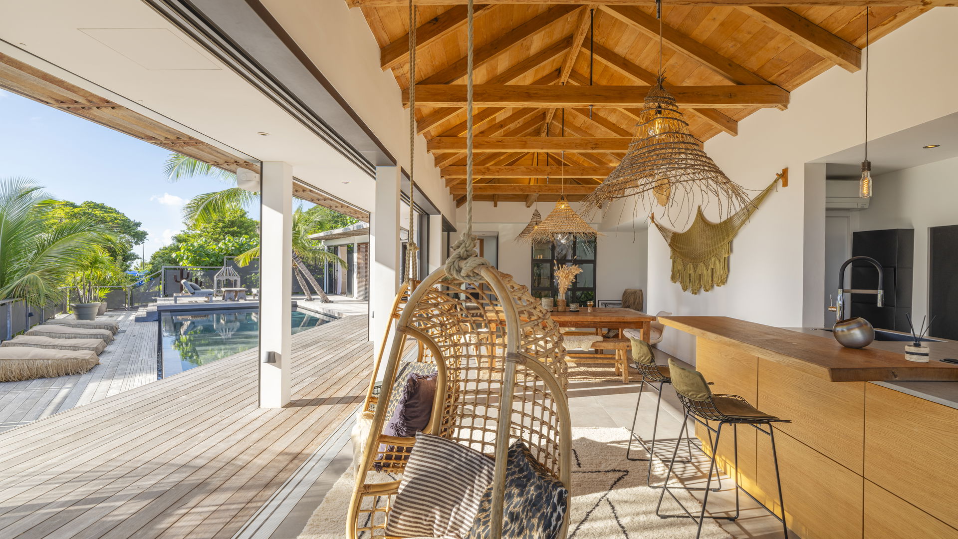 KITCHEN & DINING AREA