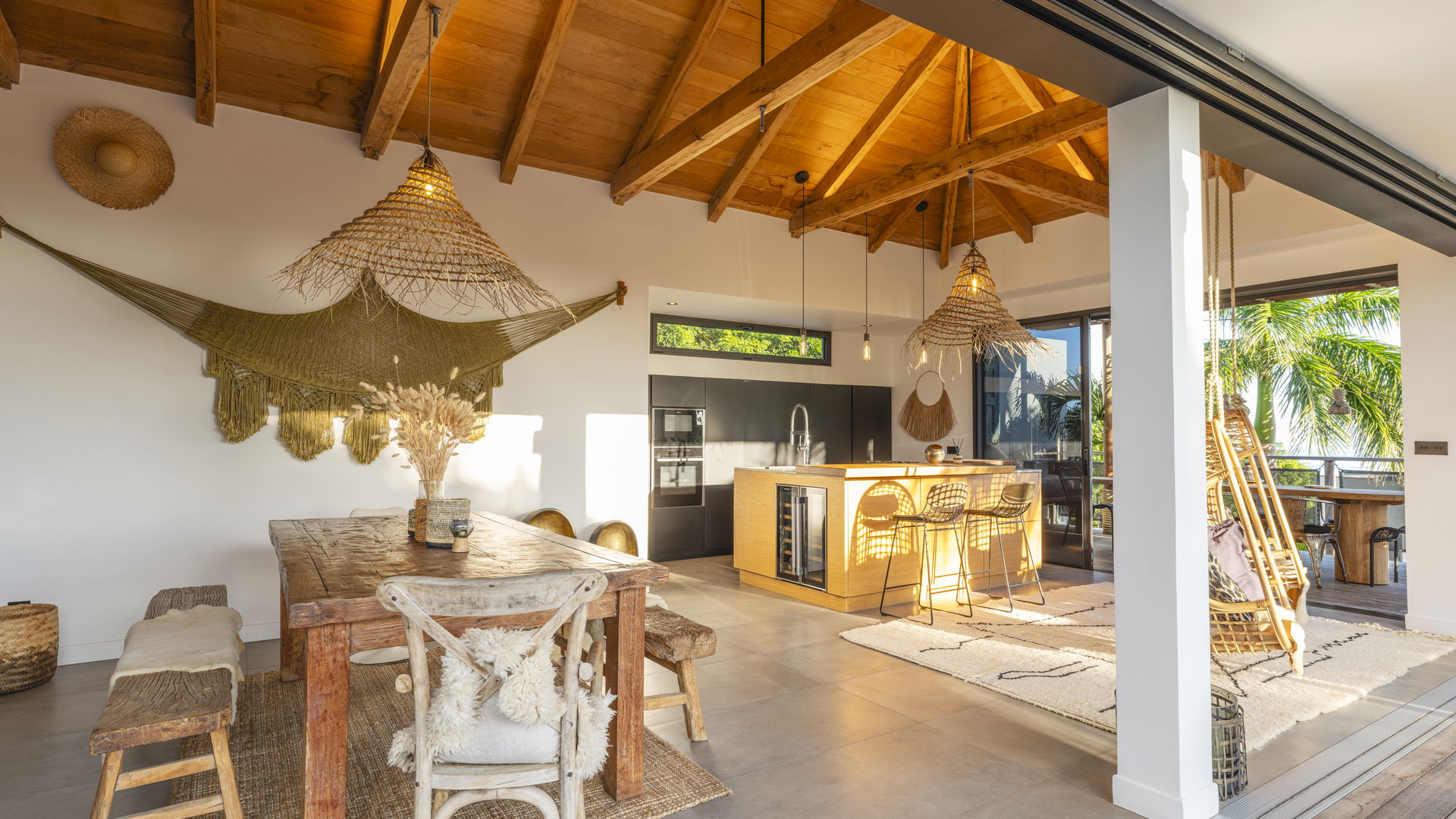 KITCHEN & DINING AREA