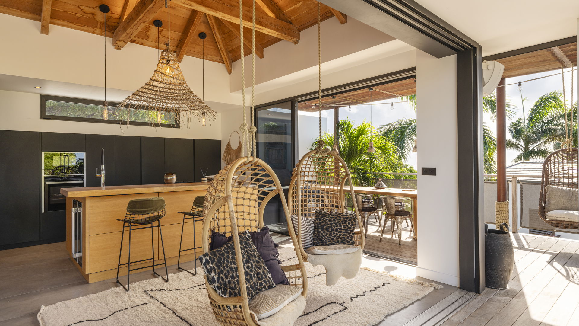 KITCHEN & DINING AREA