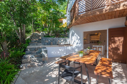 VILLA LA BULLE KITCHEN & DINING AREA 4