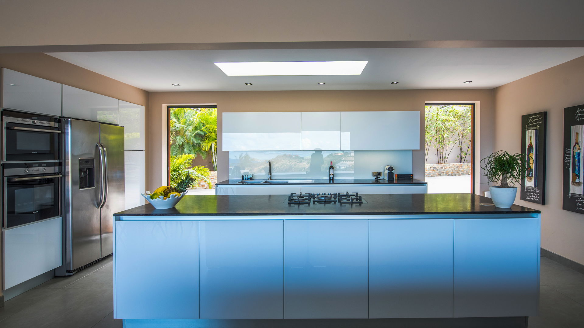 KITCHEN & DINING AREA