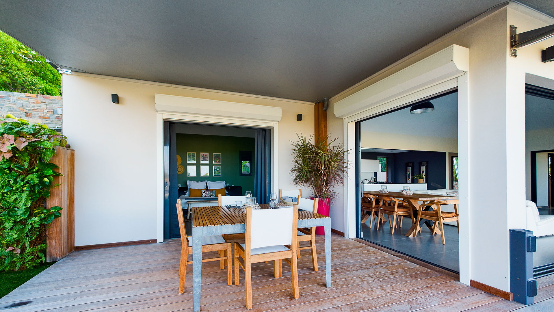 KITCHEN & DINING AREA