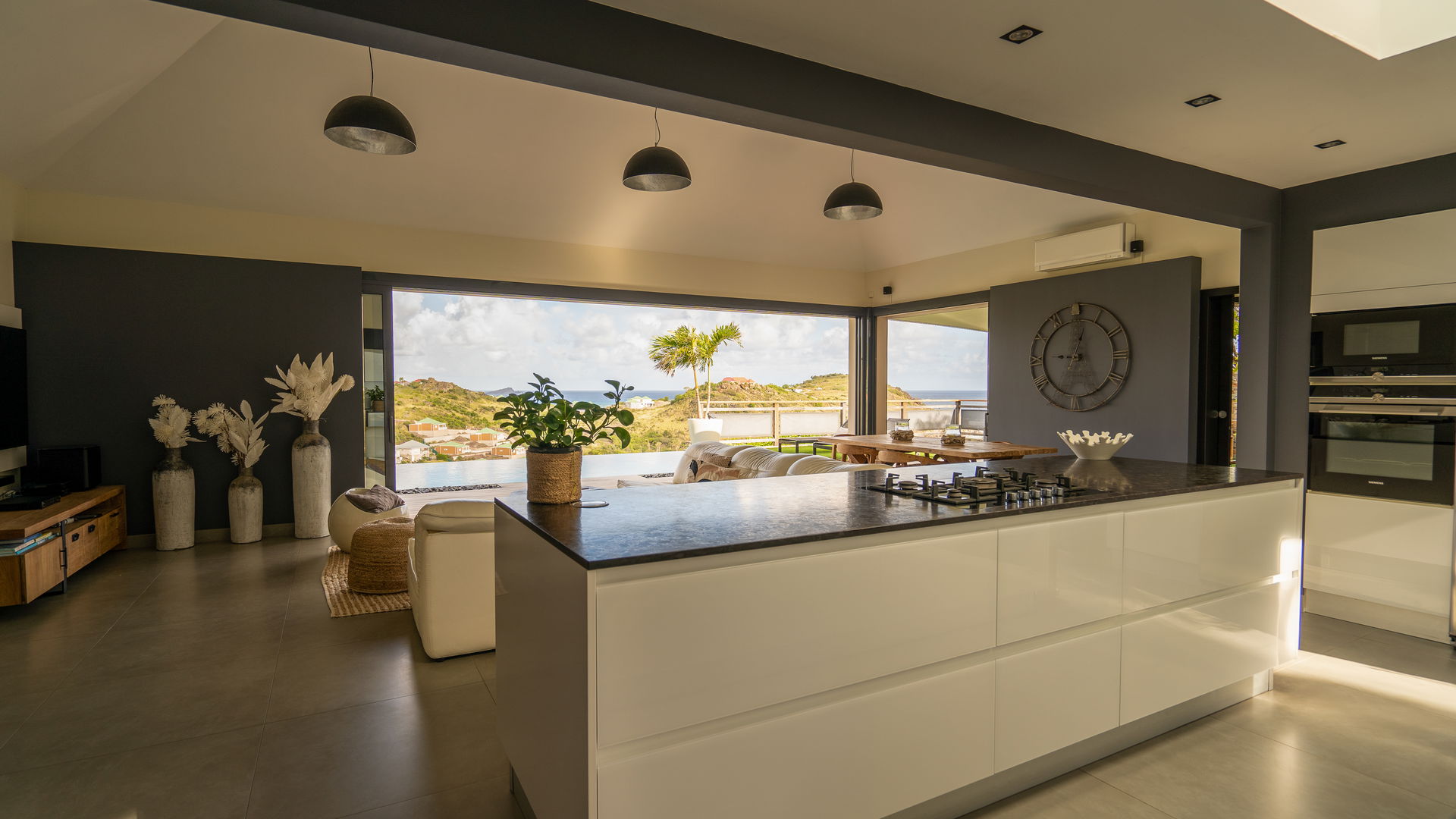 KITCHEN & DINING AREA