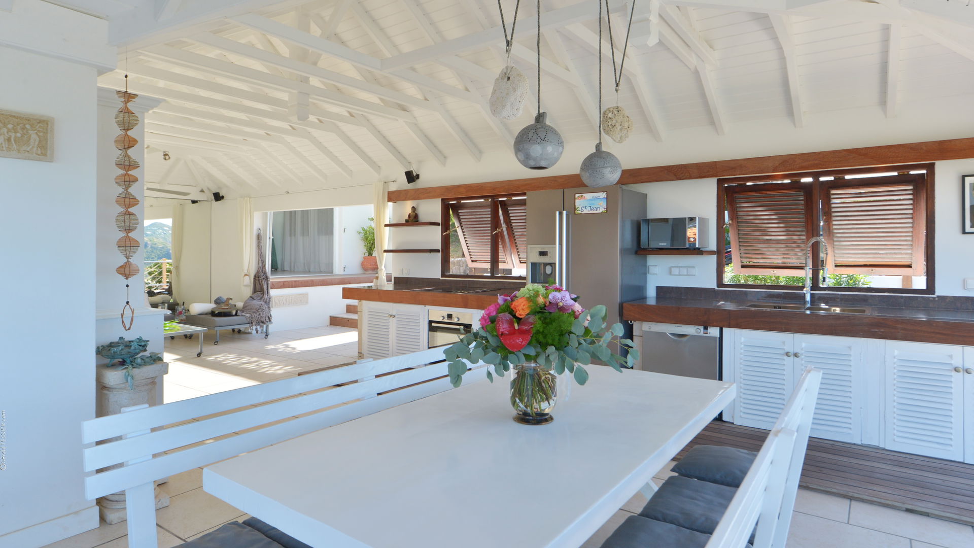 KITCHEN & DINING AREA