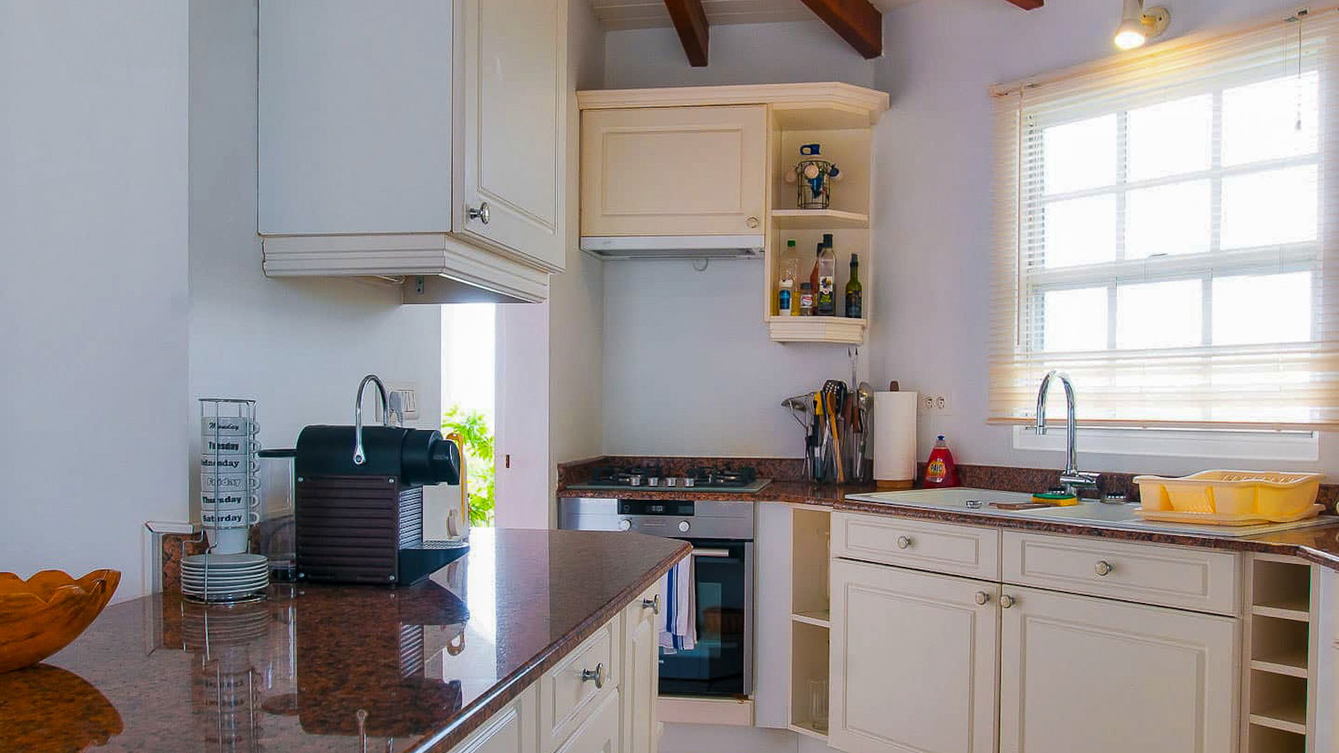 KITCHEN & DINING AREA