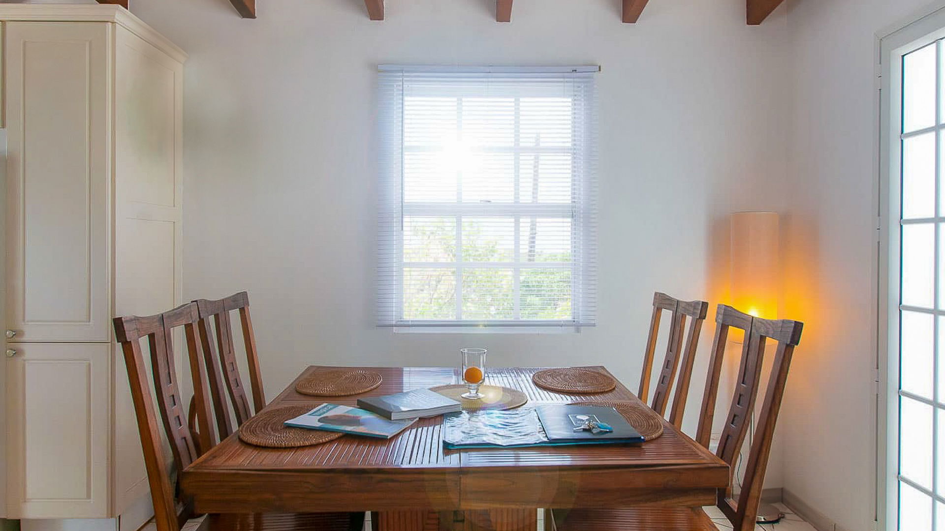 KITCHEN & DINING AREA