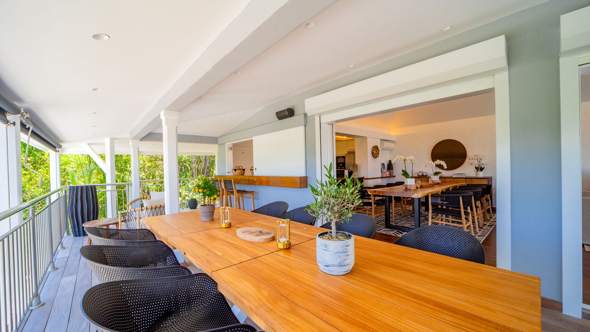 KITCHEN & DINING AREA